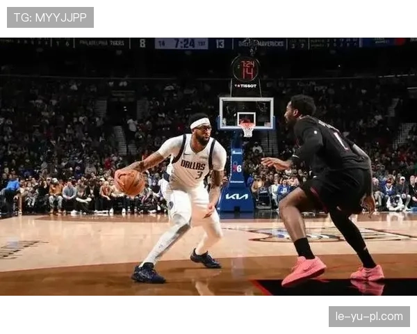 马克西三分球命中率大幅提升,助力球队逆转取胜 马克西三分球命中率大幅提升,助力球队逆转取胜